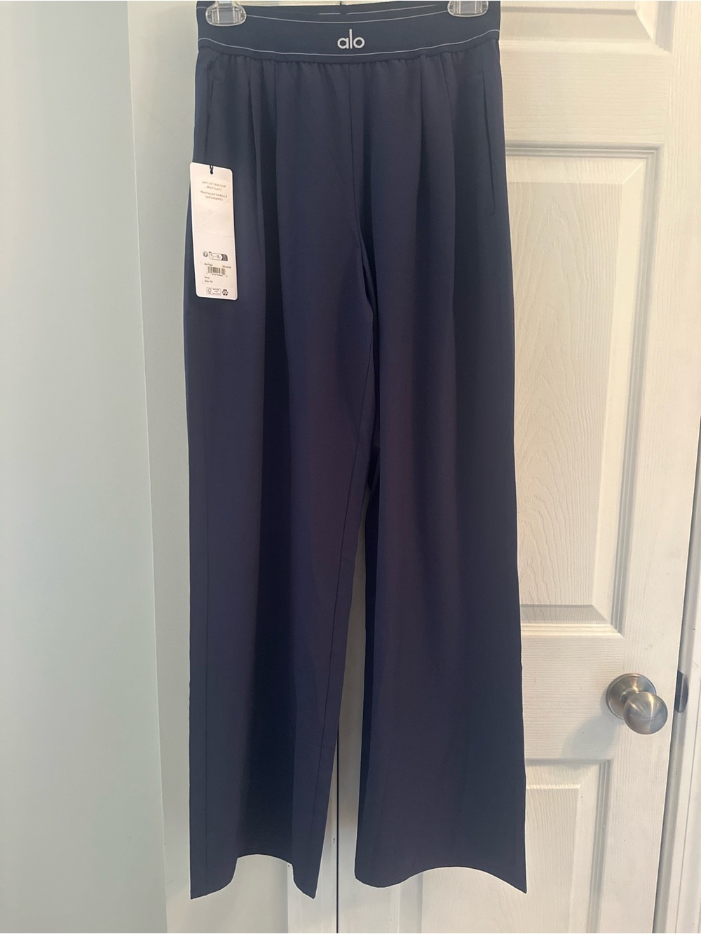 ALO Yoga Wide-Leg Trouser Pants in Navy- new with tags! Women’s XS Regular